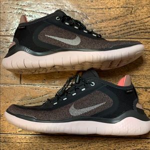 Nike free run shield shoe